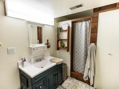 16 Galena Ave, Logan Lake, BC - Indoor Photo Showing Bathroom