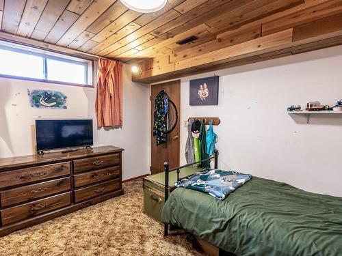 16 Galena Ave, Logan Lake, BC - Indoor Photo Showing Bedroom