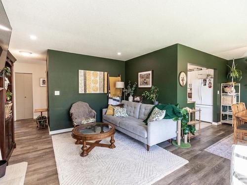 16 Galena Ave, Logan Lake, BC - Indoor Photo Showing Living Room