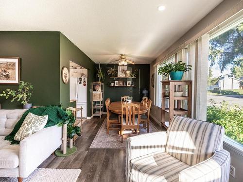 16 Galena Ave, Logan Lake, BC - Indoor Photo Showing Living Room