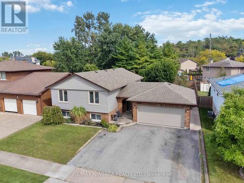 6896 Cumberland Court, Niagara Falls, ON - Outdoor With Facade