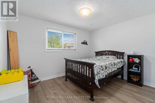 6896 Cumberland Court, Niagara Falls, ON - Indoor Photo Showing Bedroom