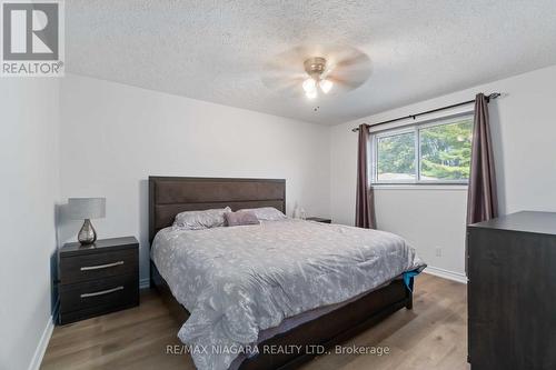 6896 Cumberland Court, Niagara Falls, ON - Indoor Photo Showing Bedroom