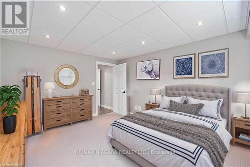 6896 Cumberland Court, Niagara Falls, ON - Indoor Photo Showing Bedroom