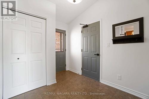 6896 Cumberland Court, Niagara Falls, ON - Indoor Photo Showing Other Room