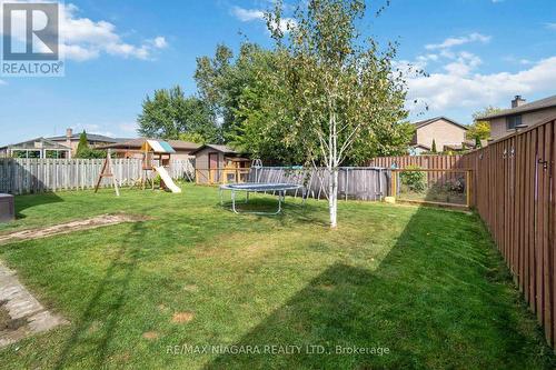 6896 Cumberland Court, Niagara Falls, ON - Outdoor With Backyard