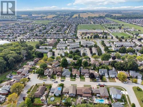 6896 Cumberland Court, Niagara Falls, ON - Outdoor With View