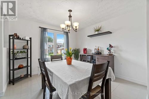 6896 Cumberland Court, Niagara Falls, ON - Indoor Photo Showing Dining Room