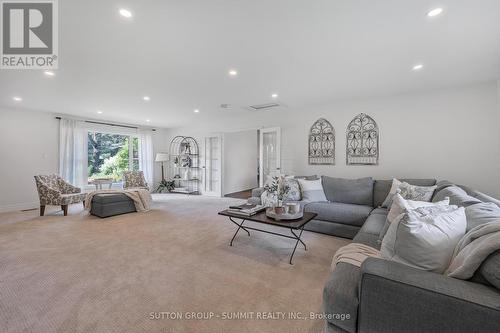 675185 Hurontario Street, Mono, ON - Indoor Photo Showing Living Room