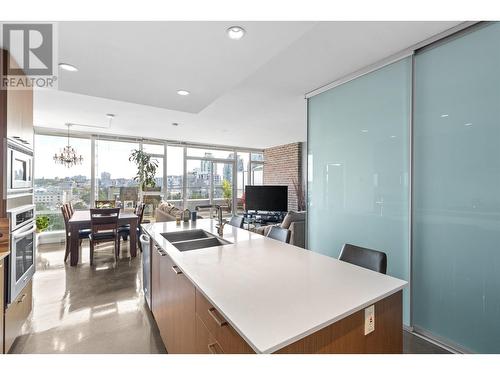 909 221 Union Street, Vancouver, BC - Indoor Photo Showing Kitchen With Double Sink