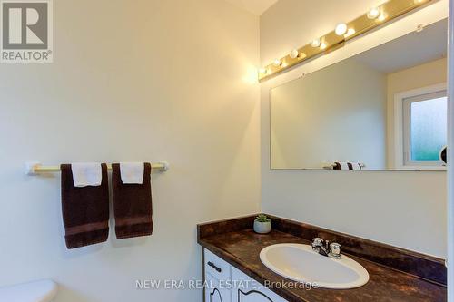 2141 Cartier Crescent, Burlington, ON - Indoor Photo Showing Bathroom