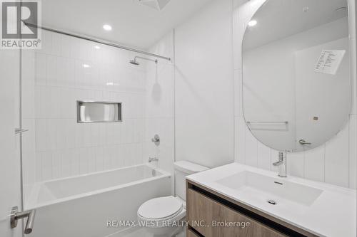 801 - 8 Beverley Glen Boulevard, Vaughan, ON - Indoor Photo Showing Bathroom