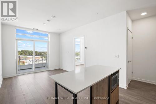 801 - 8 Beverley Glen Boulevard, Vaughan, ON - Indoor