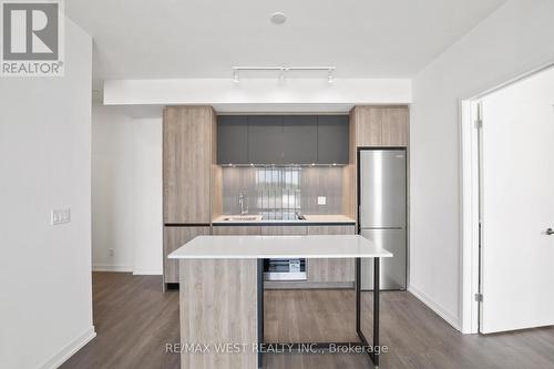 801 - 8 Beverley Glen Boulevard, Vaughan, ON - Indoor Photo Showing Kitchen