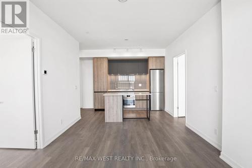 801 - 8 Beverley Glen Boulevard, Vaughan, ON - Indoor Photo Showing Kitchen