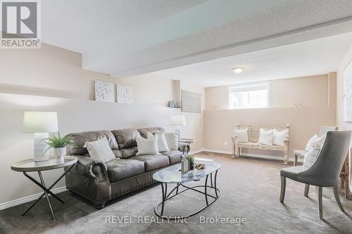 477 Four Points Road, Kawartha Lakes, ON - Indoor Photo Showing Living Room