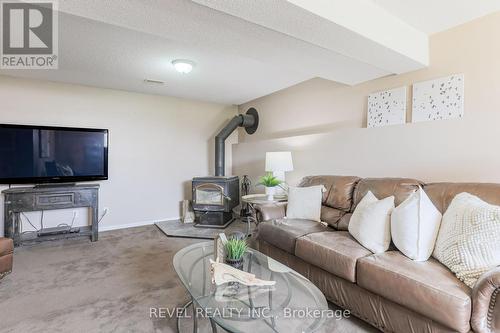 477 Four Points Road, Kawartha Lakes, ON - Indoor Photo Showing Living Room