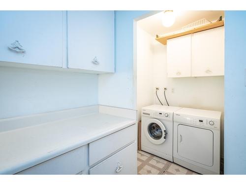 443 Richards Street   W, Nelson, BC - Indoor Photo Showing Laundry Room