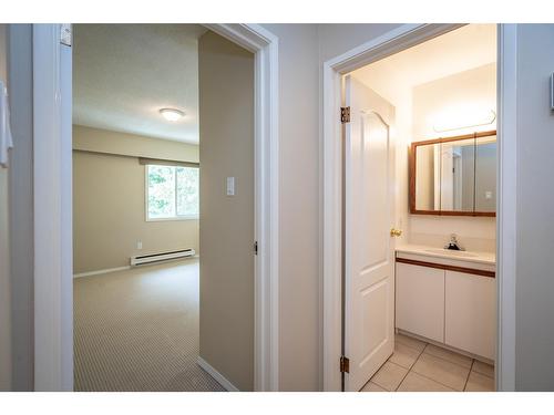 443 Richards Street   W, Nelson, BC - Indoor Photo Showing Bathroom