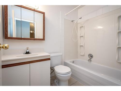 443 Richards Street   W, Nelson, BC - Indoor Photo Showing Bathroom