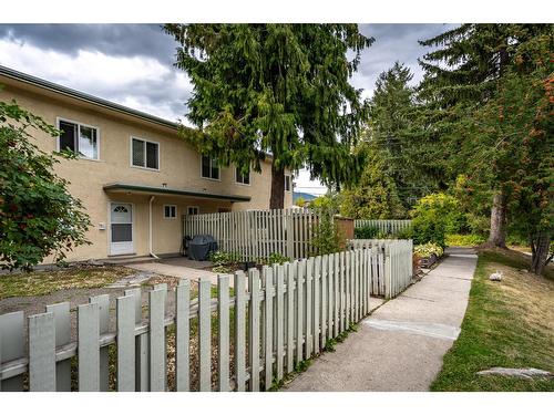 443 Richards Street   W, Nelson, BC - Outdoor