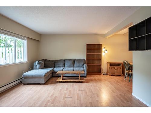 443 Richards Street   W, Nelson, BC - Indoor Photo Showing Living Room