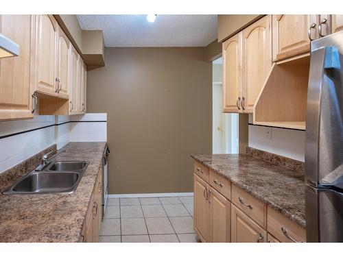 443 Richards Street   W, Nelson, BC - Indoor Photo Showing Kitchen With Double Sink