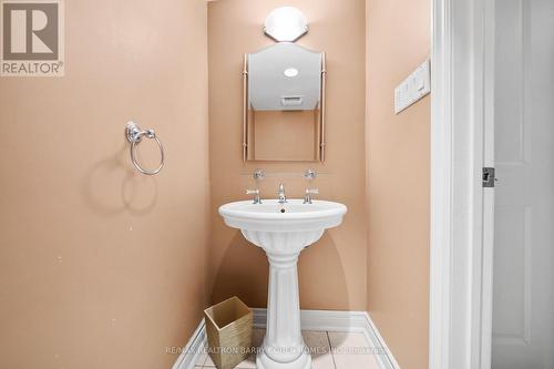 32 Barrydale Crescent, Toronto, ON - Indoor Photo Showing Bathroom