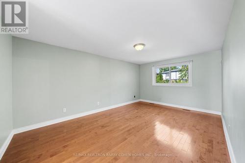 32 Barrydale Crescent, Toronto, ON - Indoor Photo Showing Other Room