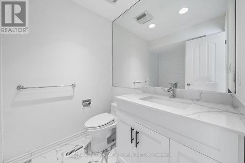 32 Barrydale Crescent, Toronto, ON - Indoor Photo Showing Bathroom