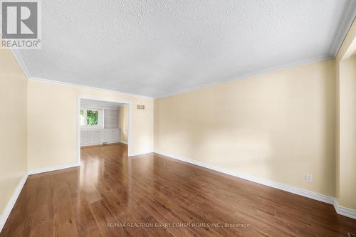 32 Barrydale Crescent, Toronto, ON - Indoor Photo Showing Other Room