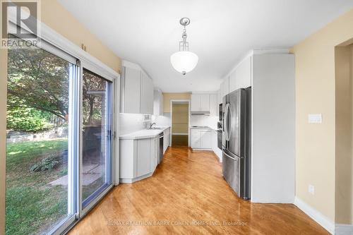 32 Barrydale Crescent, Toronto, ON - Indoor Photo Showing Kitchen