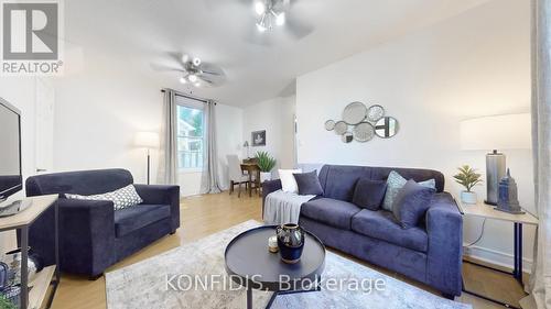 127 Summer Street, Oshawa, ON - Indoor Photo Showing Living Room