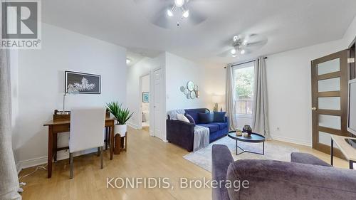 127 Summer Street, Oshawa, ON - Indoor Photo Showing Living Room