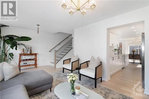 93 Kyanite Lane, Ottawa, ON - Indoor Photo Showing Living Room