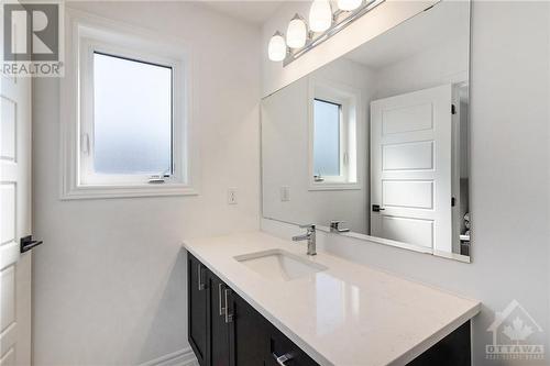 93 Kyanite Lane, Ottawa, ON - Indoor Photo Showing Bathroom