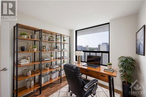 This photo has been virtually staged. - 99 Holland Avenue Unit#705, Ottawa, ON - Indoor Photo Showing Office