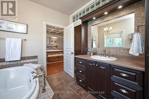 7042 Third Line Road S, Ottawa, ON - Indoor Photo Showing Bathroom