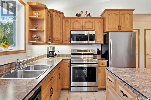 971 Fairbrother Close, Saskatoon, SK - Indoor Photo Showing Kitchen With Stainless Steel Kitchen With Double Sink