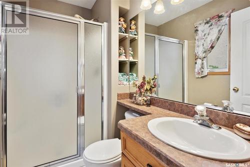 971 Fairbrother Close, Saskatoon, SK - Indoor Photo Showing Bathroom