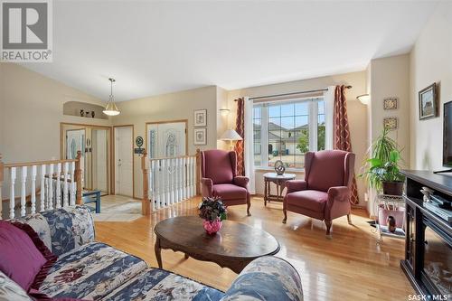 971 Fairbrother Close, Saskatoon, SK - Indoor Photo Showing Living Room