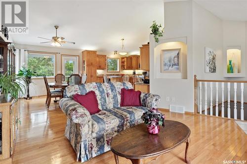 971 Fairbrother Close, Saskatoon, SK - Indoor Photo Showing Living Room