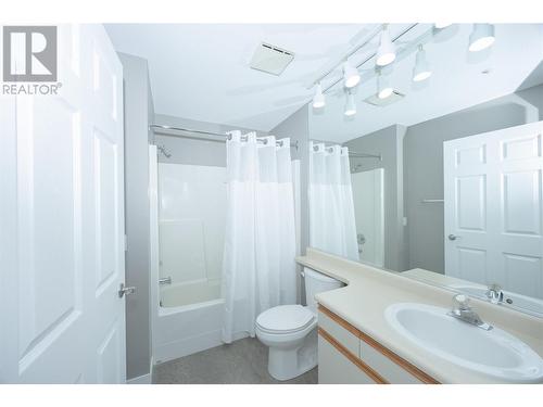 1045 Sutherland Avenue Unit# 344, Kelowna, BC - Indoor Photo Showing Bathroom