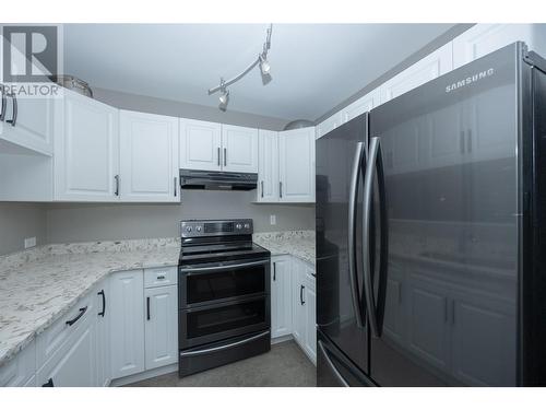 1045 Sutherland Avenue Unit# 344, Kelowna, BC - Indoor Photo Showing Kitchen