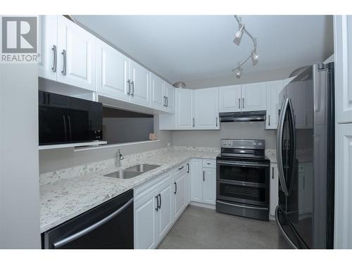 1045 Sutherland Avenue Unit# 344, Kelowna, BC - Indoor Photo Showing Kitchen With Double Sink