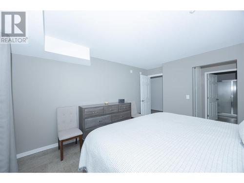 1045 Sutherland Avenue Unit# 344, Kelowna, BC - Indoor Photo Showing Bedroom