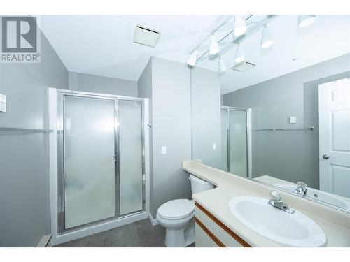 1045 Sutherland Avenue Unit# 344, Kelowna, BC - Indoor Photo Showing Bathroom