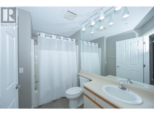 1045 Sutherland Avenue Unit# 344, Kelowna, BC - Indoor Photo Showing Bathroom