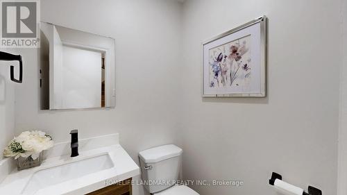 327 Sussex Avenue, Richmond Hill, ON - Indoor Photo Showing Bathroom