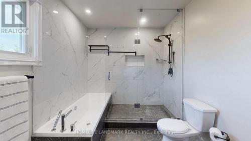 327 Sussex Avenue, Richmond Hill, ON - Indoor Photo Showing Bathroom